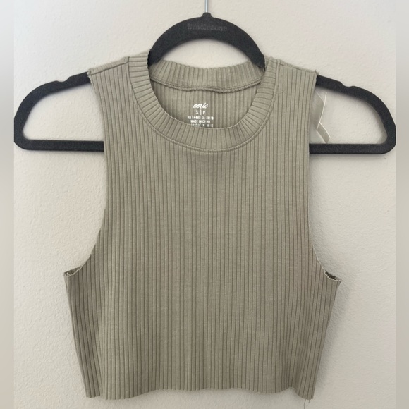 NWT Cropped Ribbed Tank - Picture 4 of 4